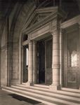 Pormenor da entrada principal do Palácio das Cortes